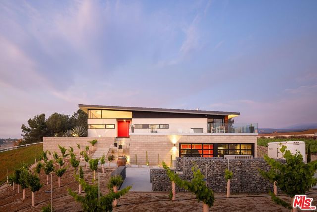 36453 Via El Pais Bonita, Temecula CA: https://media.crmls.org/mediaz/8d7074f8-7fb2-4e83-9581-f42ae497b1f2.jpg
