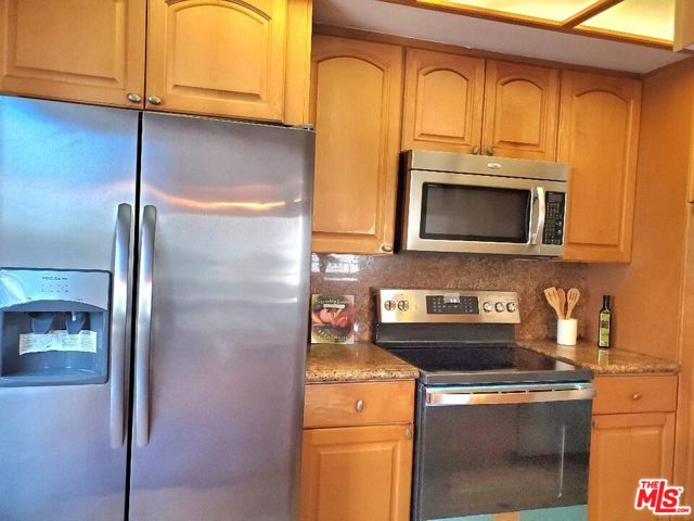 10535 Wilshire Boulevard, Los Angeles CA: https://media.crmls.org/mediaz/8d713bfa-7931-410a-88a0-16b35e7f2bc0.jpg