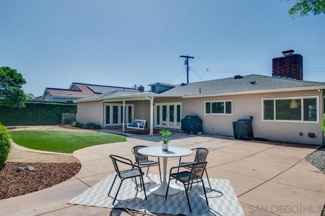 7634 Flag Lake, San Diego CA: https://media.crmls.org/mediaz/8d71657b-4608-4abd-adb2-f700d35903b0.jpg