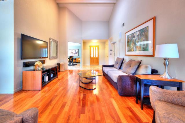 6291 Calle Fuego, Pleasanton CA: https://media.crmls.org/mediaz/8d719a60-112e-4a13-b0b8-45a428b2ae2a.jpg