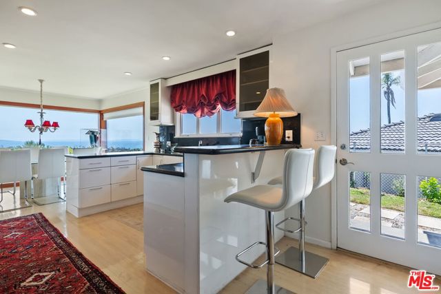 1166 LAS PULGAS Place, Pacific Palisades CA: https://media.crmls.org/mediaz/8d71b8ec-d4e7-4e0f-9ce1-60b56e7ceb13.jpg
