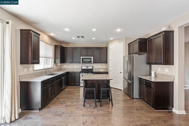 2436 Sienna Drive, Pittsburg CA: https://media.crmls.org/mediaz/8d71de1e-bb80-42db-8737-08096018db67.jpg
