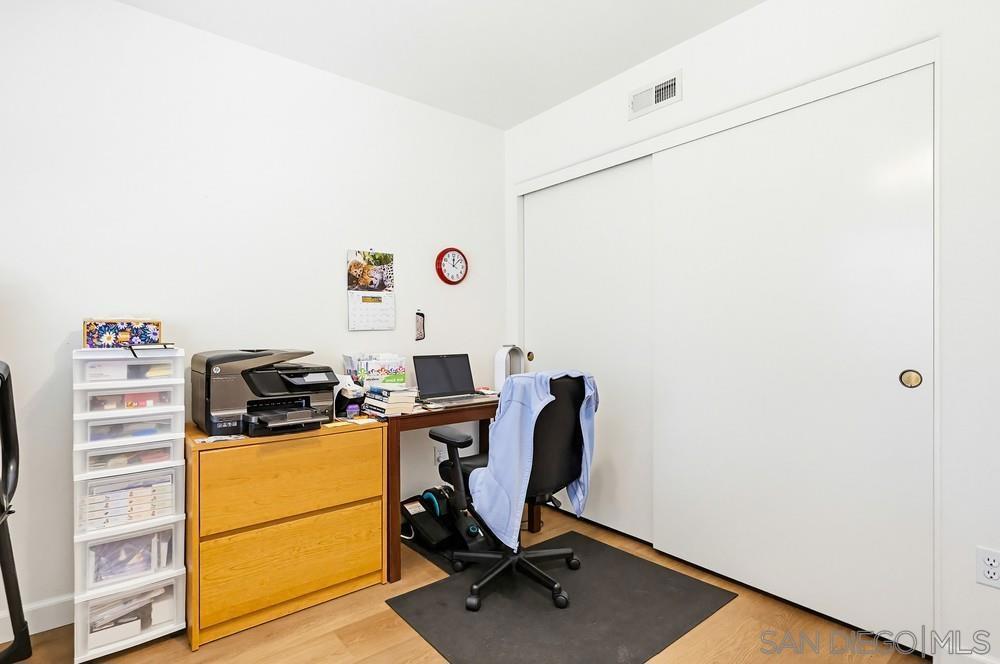 https://media.crmls.org/mediaz/8d72399c-6d73-4dc7-9884-df5e4760cd1a.jpg?preset=X-Large