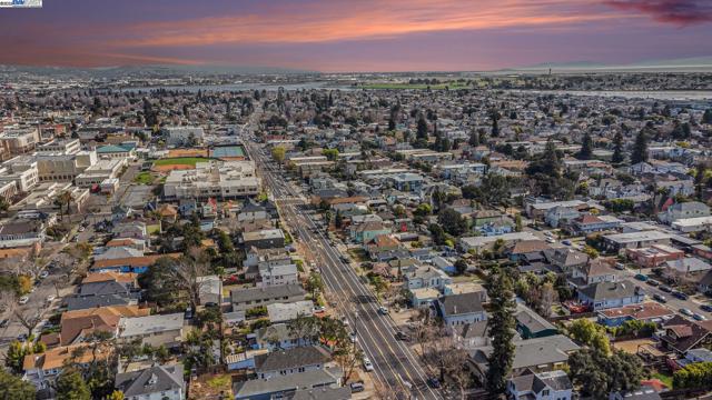 2120 Encinal Ave, Alameda, California 94501, 8 Bedrooms Bedrooms, ,5 BathroomsBathrooms,Single Family Residence,For Sale,Encinal Ave,41085306