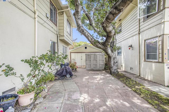 1815 Pearl St., Alameda, California 94501, 6 Bedrooms Bedrooms, ,4 BathroomsBathrooms,Single Family Residence,For Sale,Pearl St.,41072432