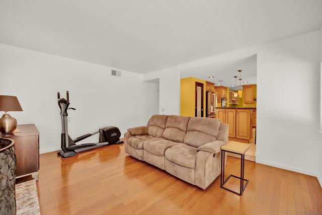 2010 Palsero Ave, Escondido CA: https://media.crmls.org/mediaz/8d72ca16-8159-4b68-8ce5-27525cbddc70.jpg