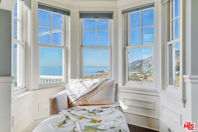 6277 Sea Star Drive, Malibu CA: https://media.crmls.org/mediaz/8d72e14f-64d9-4198-b5b5-e178b40237d8.jpg