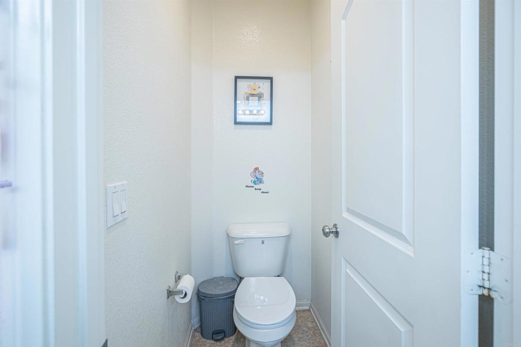 https://media.crmls.org/mediaz/8d72f358-72c7-46a0-9cf2-9666f4b32e3b.jpg?preset=X-Large