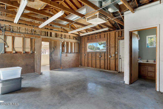 2327 Royal Avenue, Simi Valley CA: https://media.crmls.org/mediaz/8d737609-b49c-475e-b705-e09b18ee112d.jpg