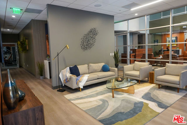 520 N Central Avenue, Glendale CA: https://media.crmls.org/mediaz/8d73a30f-f59c-4793-945a-1a031f3fd674.jpg