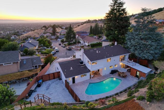 950 Macduff Court, San Jose CA: https://media.crmls.org/mediaz/8d748bc7-00ff-497b-9c9e-ab6fb2c438b3.jpg