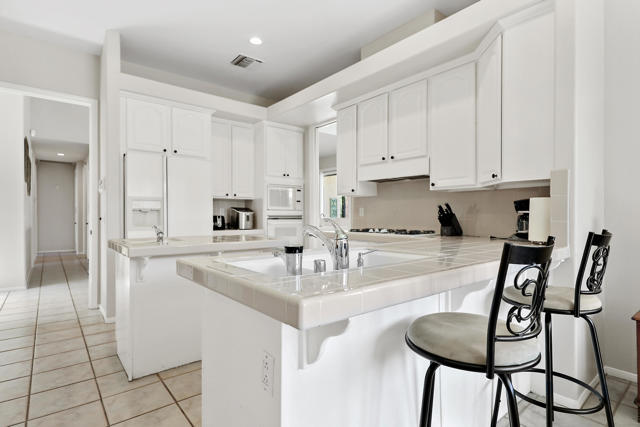 2450 Quincy Way, Palm Springs CA: https://media.crmls.org/mediaz/8d74ef06-dad6-4c14-8d02-6134f48bab90.jpg