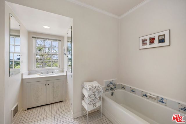 12309 9th Helena Drive, Los Angeles CA: https://media.crmls.org/mediaz/8d7543ad-598c-44be-b1d5-49424520abe9.jpg