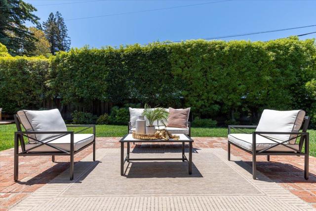 471 Claremont Way, Menlo Park CA: https://media.crmls.org/mediaz/8d754918-f250-4136-aa91-145cc000d2ec.jpg
