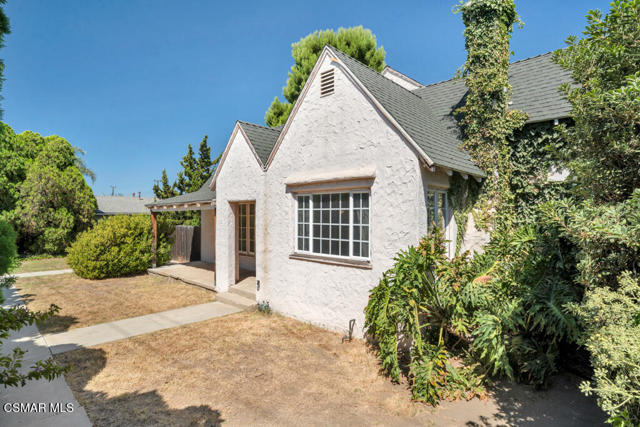 2327 Royal Avenue, Simi Valley CA: https://media.crmls.org/mediaz/8d75dc65-2efa-4837-9652-0c4a27bd1f2f.jpg