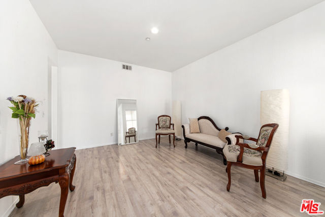 13041 Mesa Verde Way, Sylmar CA: https://media.crmls.org/mediaz/8d760516-36b6-433b-b843-737f962c689b.jpg