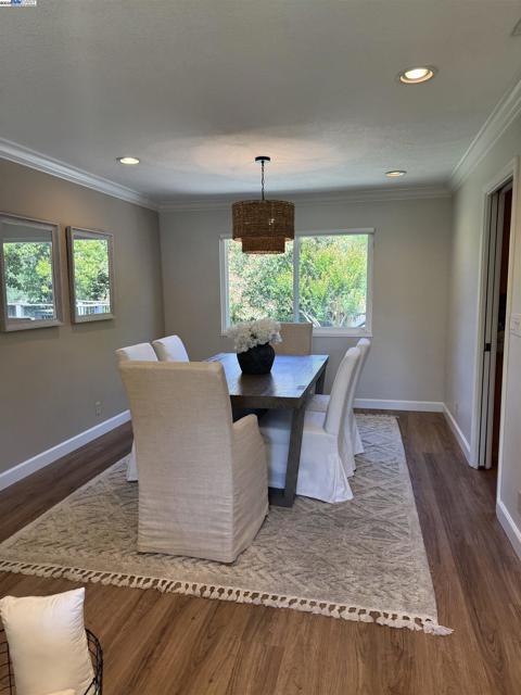 2632 Campeche Ct, San Ramon CA: https://media.crmls.org/mediaz/8d761377-5a9a-429a-820a-6676acc9592f.jpg
