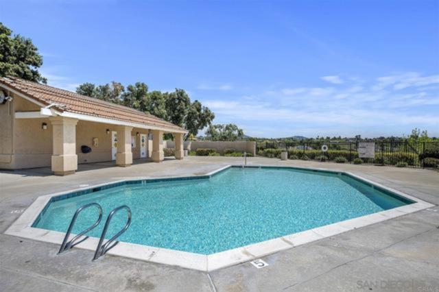 3356 Corte Tiburon, Carlsbad CA: https://media.crmls.org/mediaz/8d76c864-b8b6-4b43-a6da-cfc597d54757.jpg
