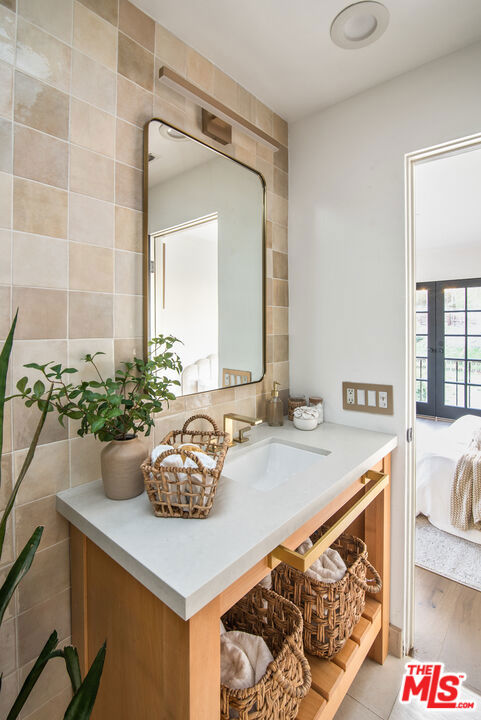 9265 Thrush Way, Los Angeles CA: https://media.crmls.org/mediaz/8d76dba8-3ccd-4261-839d-bcfb500142bc.jpg