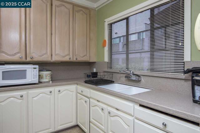 1679 Carmel Dr, Walnut Creek CA: https://media.crmls.org/mediaz/8d771bb9-5ad2-4706-9ee3-9f86b662e6d6.jpg