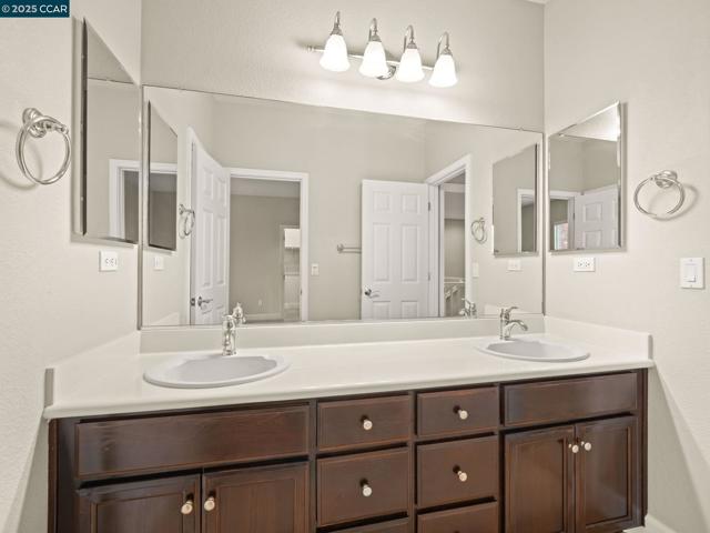 929 Painted Shore Court, Oakley CA: https://media.crmls.org/mediaz/8d77430b-3aa1-434b-94d0-dbeda1c34215.jpg