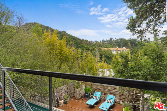 2207 Bowmont Drive, Beverly Hills CA: https://media.crmls.org/mediaz/8d7793b4-fbb2-4940-9a70-14da0df0fa2a.jpg