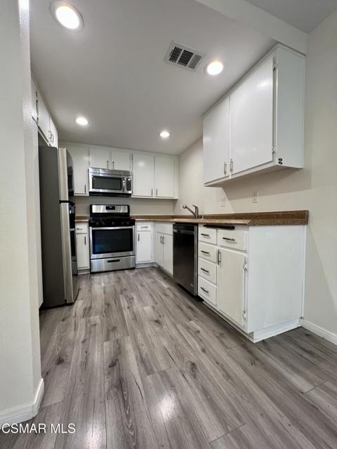 1342 Hillcrest Drive, Thousand Oaks CA: https://media.crmls.org/mediaz/8d7805c2-aefb-474f-807c-7e812c1e7329.jpg