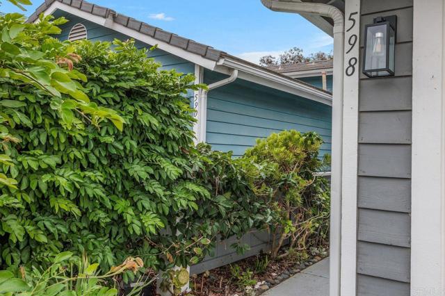 Detail Gallery Image 4 of 40 For 598 Summer View Cir, Encinitas,  CA 92024 - 3 Beds | 2/1 Baths