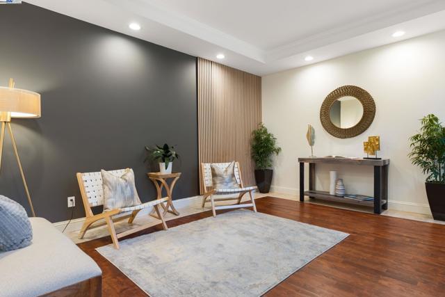 6440 Longcroft Dr, Oakland CA: https://media.crmls.org/mediaz/8d785742-f63c-4451-981d-2815ca63a335.jpg