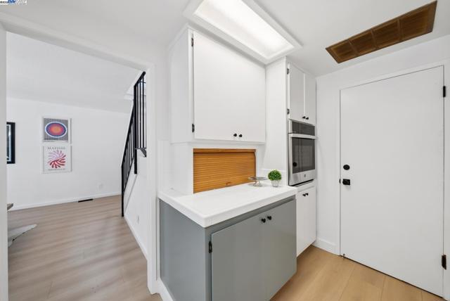 1230 Ballena Blvd, Alameda CA: https://media.crmls.org/mediaz/8d78858b-e1da-4eea-91e4-588ee2dd35d8.jpg