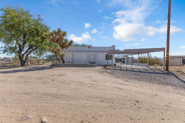5797 Linda Lee Drive, Yucca Valley CA: https://media.crmls.org/mediaz/8d78e260-f1f6-40f9-ae2e-5bc9554eb087.jpg