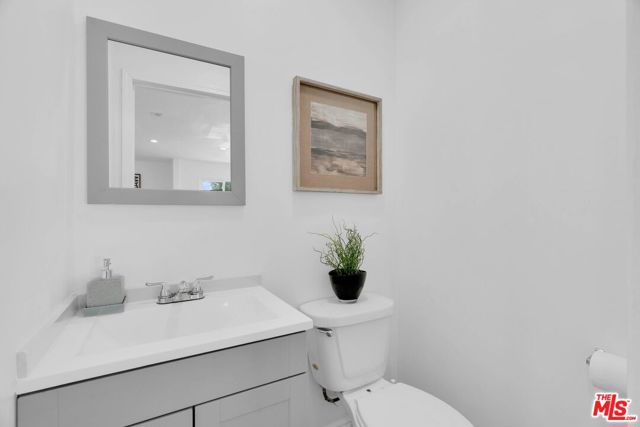 9959 Wisner Avenue, Mission Hills (San Fernando) CA: https://media.crmls.org/mediaz/8d78efc1-f2dc-4eff-a056-3c4c7e18c33b.jpg