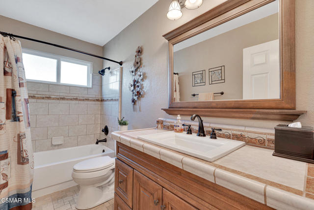 4542 Skidmore Court, Moorpark CA: https://media.crmls.org/mediaz/8d78f40a-4210-4ea0-9aff-4c462c7fc141.jpg