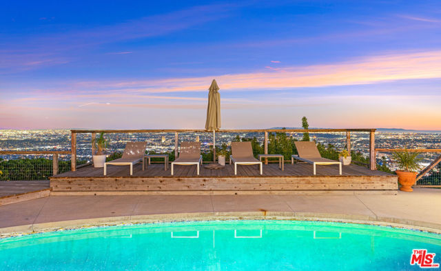 8494 Cole Crest Drive, Los Angeles CA: https://media.crmls.org/mediaz/8d7929cb-f0ad-4573-864b-266e68762f4d.jpg