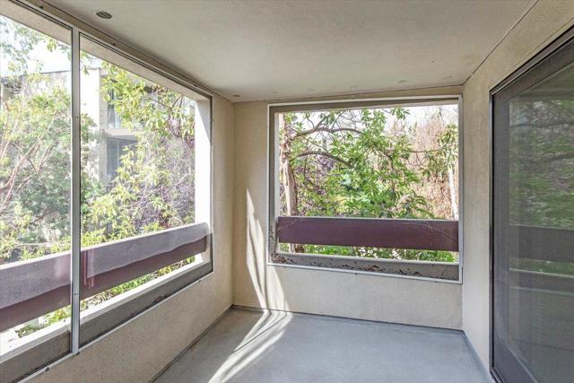 410 Sheridan Avenue, Palo Alto CA: https://media.crmls.org/mediaz/8d797cf2-675e-4ae0-95fe-e0b95a15fb2c.jpg