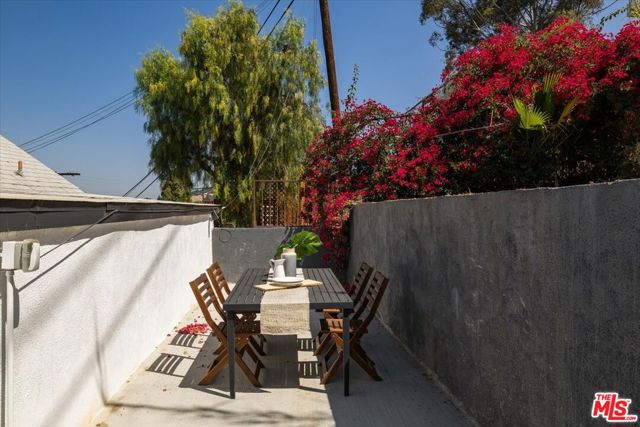 621 Isabel Street, Los Angeles CA: https://media.crmls.org/mediaz/8d79c05c-ca55-461e-b42b-6b1e62fa06ce.jpg