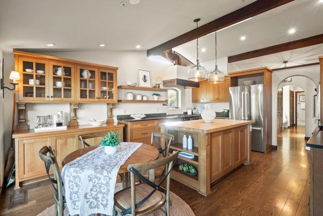 707 Vista Drive, Redwood City CA: https://media.crmls.org/mediaz/8d79e5cf-045d-48b5-aa77-61af9c46e8af.jpg