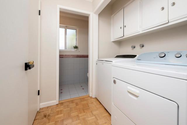 2721 Comstock Circle, Belmont CA: https://media.crmls.org/mediaz/8d7a102a-4746-4985-9676-b042afcb7a62.jpg