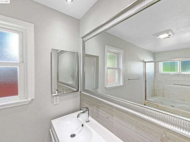 2579 Bishop Ave, Fremont CA: https://media.crmls.org/mediaz/8d7a124b-fe2d-4838-bd20-b49b19a23e61.jpg