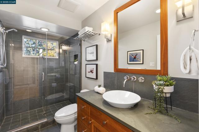 350 Pine Creek Rd, Walnut Creek CA: https://media.crmls.org/mediaz/8d7ab30d-b2a3-4de6-94dc-f72141881af5.jpg