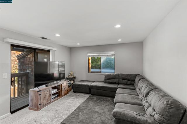 2450 Walters Way, Concord CA: https://media.crmls.org/mediaz/8d7abbee-0e08-4eb9-8059-d11903312e5d.jpg