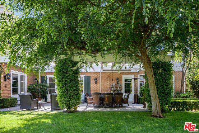 1667 Amalfi Drive, Pacific Palisades CA: https://media.crmls.org/mediaz/8d7b0f9e-7077-4e24-8b7a-7c28ed7f2205.jpg