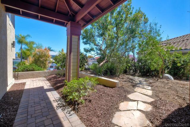 10434 Woodchuck Pt, San Diego CA: https://media.crmls.org/mediaz/8d7b3657-5fd5-4af2-9017-e50926fb69ad.jpg