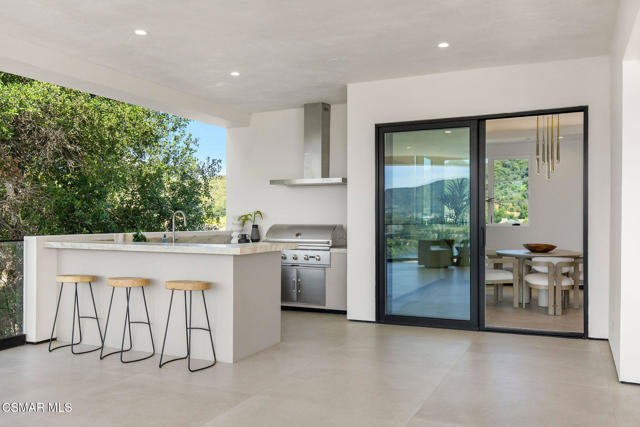 118 Giles Road, Lake Sherwood CA: https://media.crmls.org/mediaz/8d7b97df-d0a8-4350-a9dc-51a5411e6c93.jpg