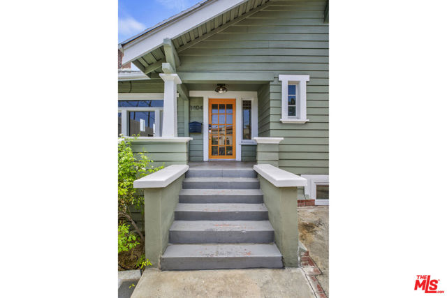 1404 Maltman Avenue, Los Angeles CA: https://media.crmls.org/mediaz/8d7c15f5-dbb1-45ae-a346-601c9f18597c.jpg