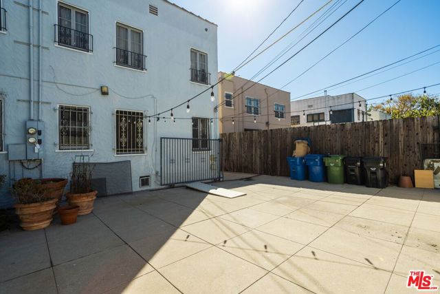 165 S Mansfield Avenue, Los Angeles CA: https://media.crmls.org/mediaz/8d7c5129-f8c9-4637-afae-6008936f1110.jpg