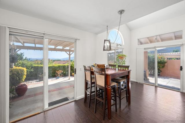 1709 Doral Gln, Escondido CA: https://media.crmls.org/mediaz/8d7d8ca5-f4d2-46a6-a645-6888172286fb.jpg