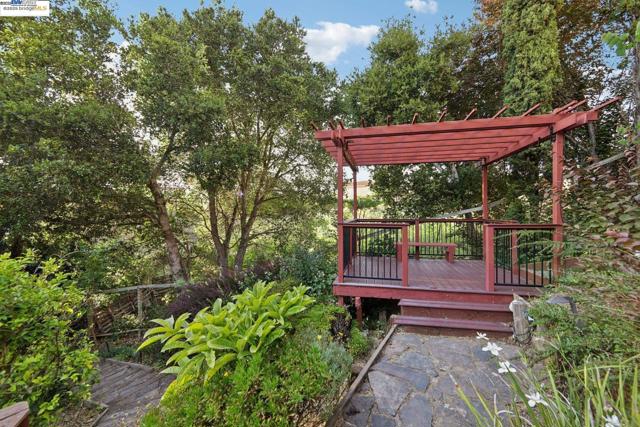 20340 Hunters Knls, Castro Valley CA: https://media.crmls.org/mediaz/8d7de7a8-af5f-4290-9364-31ebfcd6199b.jpg