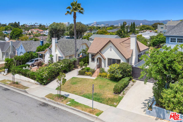 1119 Maple Street, Santa Monica CA: https://media.crmls.org/mediaz/8d7f75b3-a0c8-470b-a51e-e9310eb9ae9f.jpg