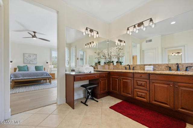 688 Via Vista Thousand Oaks CA-large-037